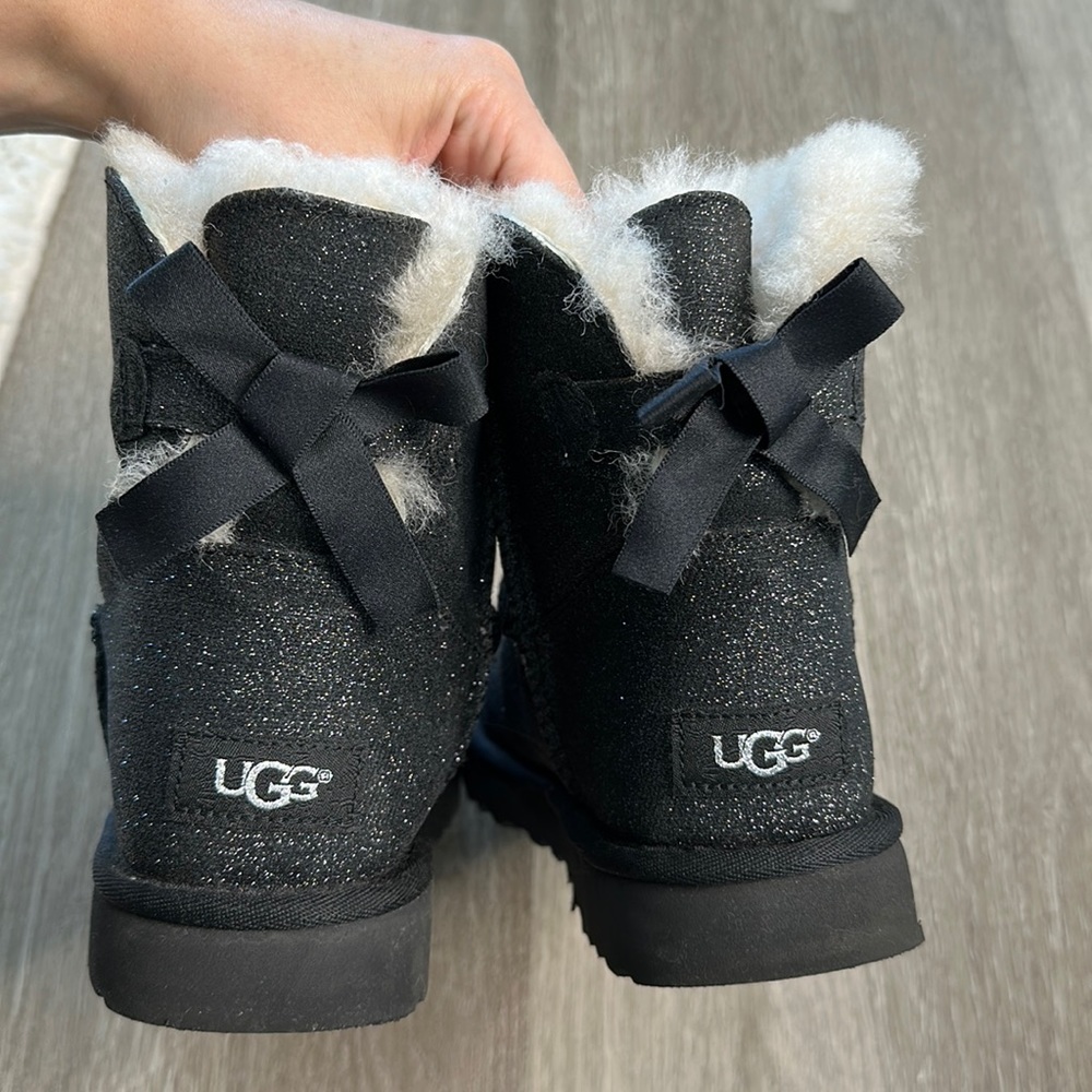 UGG Bailey Bow short sparkly